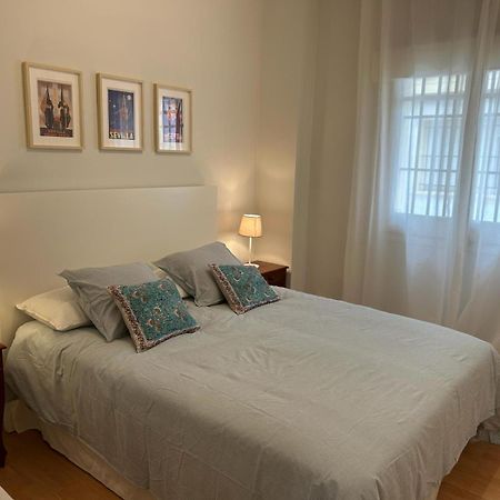 2 Bedroom Apartment By Guadalquivir River Siviglia Esterno foto